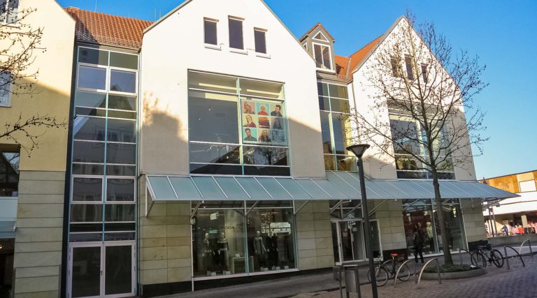 Mehrfamilien- und Geschäftshäuser